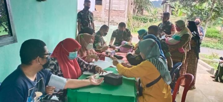 Lindungi Masarakat Dari Omicron Koramil 21/Kajoran Gelar Vaksinasi Booster